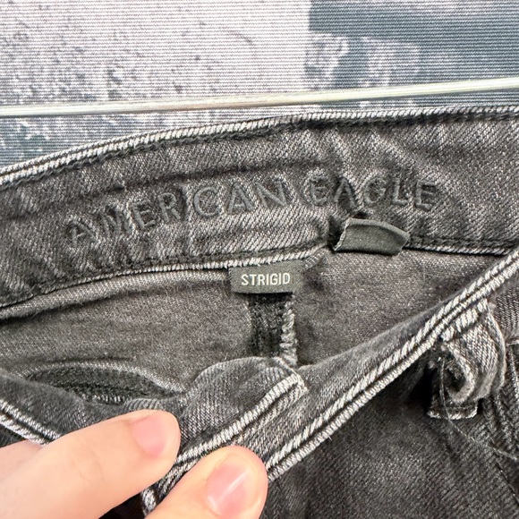 American Eagle Black distressed 8 long strigid mom jean - Picture 7 of 15